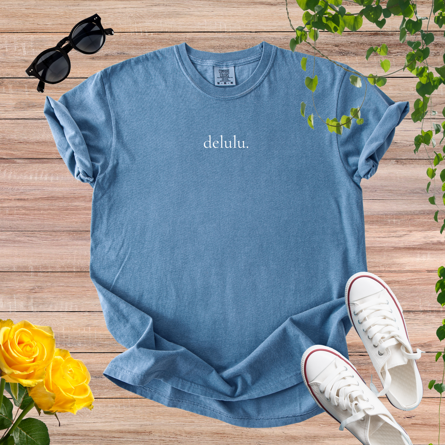 delulu. T-Shirt