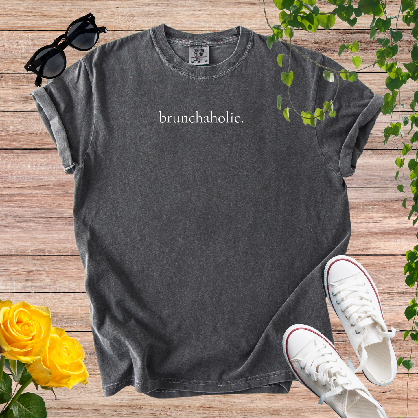 brunchaholic. T-Shirt