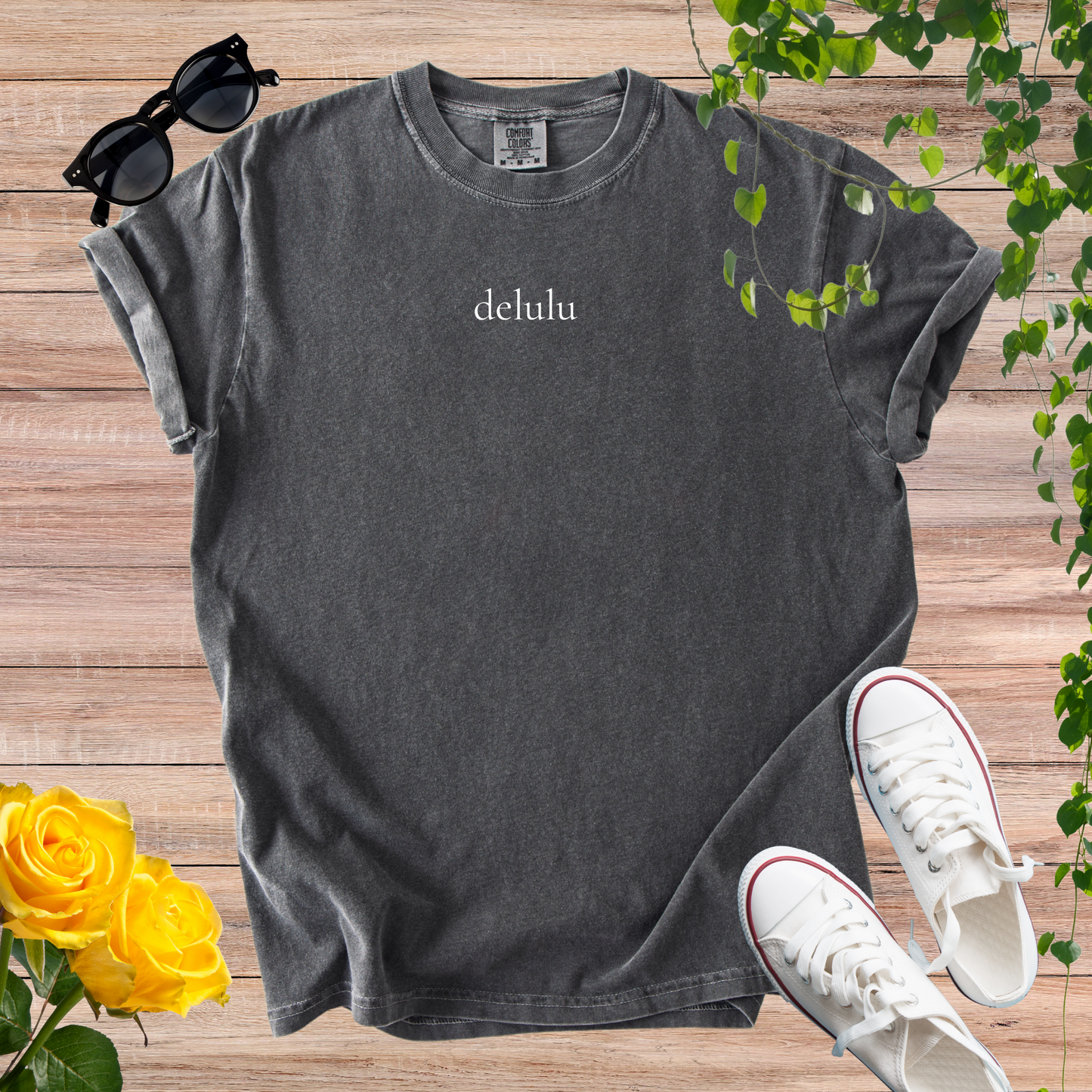 delulu. T-Shirt